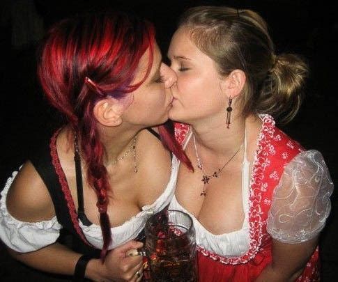 Gridiron reccomend Busty girls kissing